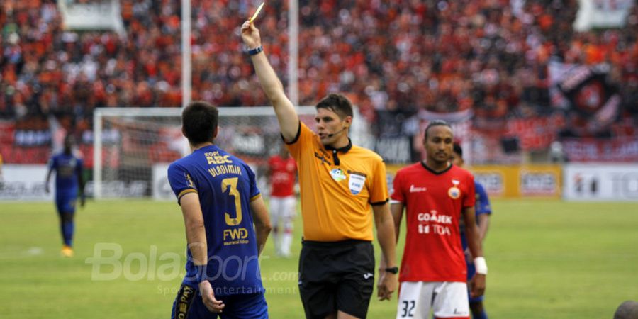 Selain Shaun Evans, Inilah 4 Wasit dengan Keputusan Kontroversial Paling Diingat di Dunia