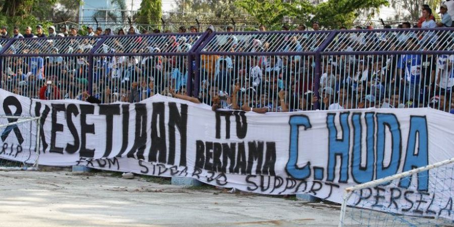 VIDEO - Ada yang Menarik dan Lucu saat Penghormatan Terakhir Untuk Choirul Huda di Stadion Surajaya