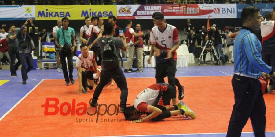 Ini Dia Perbandingan Gaya Selebrasi Jawara Proliga 2018 antara Jakarta Pertamina Energi dan Surabaya Bhayangkara Samator