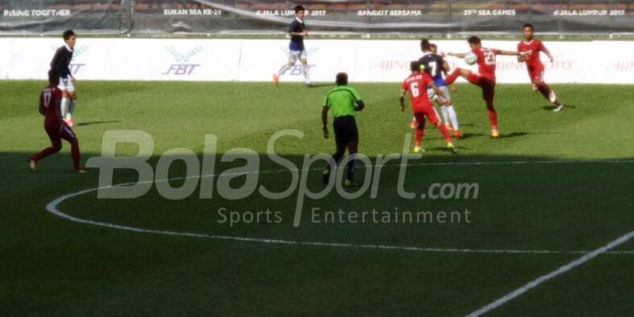 Indonesia vs Kamboja - Melanggar Ricky Fajrin, Bek Kamboja Dikartu Merah