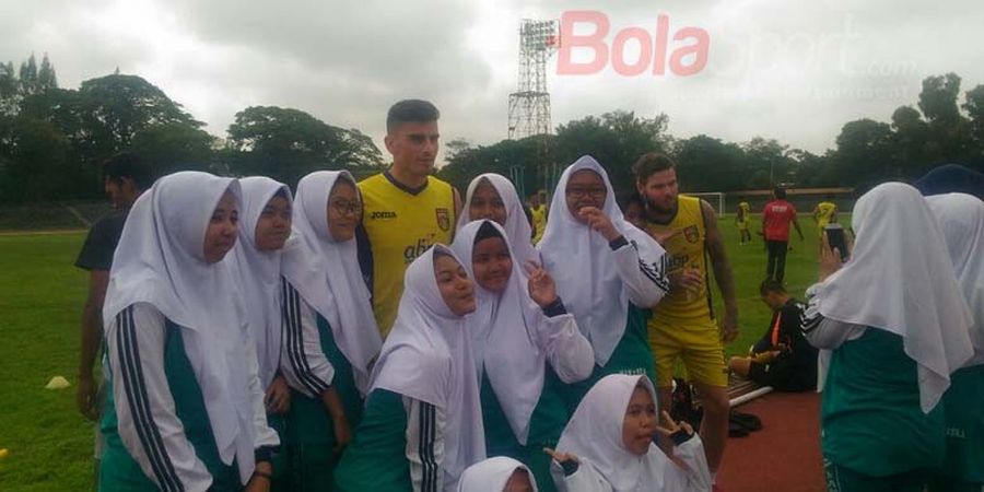 Baru Tiba, Dua Pilar Mitra Kukar Ini Langsung Jadi Buruan Kaum Hawa