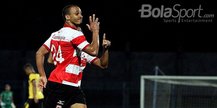 Belum Kembali ke Madura United, Peter Odemwingie Justru Bermain di Rusia