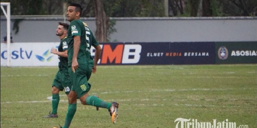 Otavio Dutra Terciduk Kenakan Celana Terbalik saat Persebaya Hajar PSBI Blitar 14-0