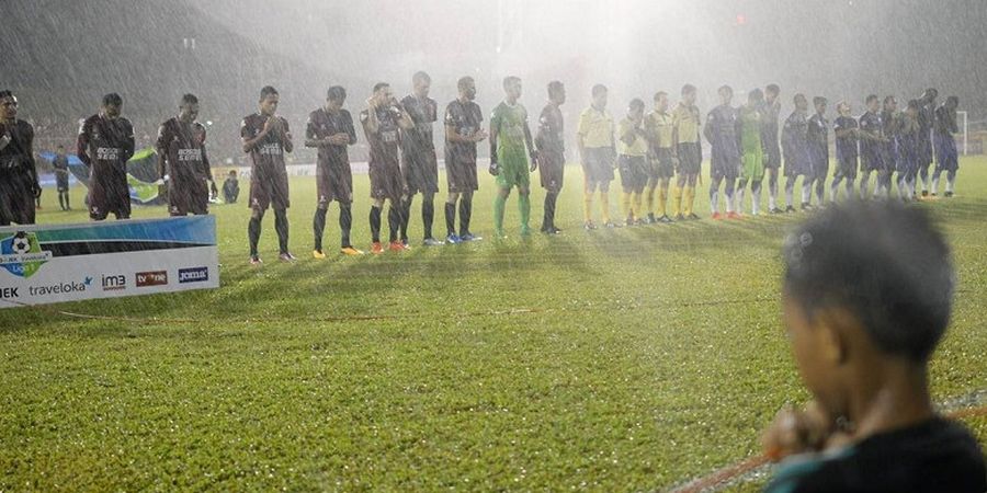 Sendu, Saat Hujan Pemain PSM dan Persib Kenang Choirul Huda