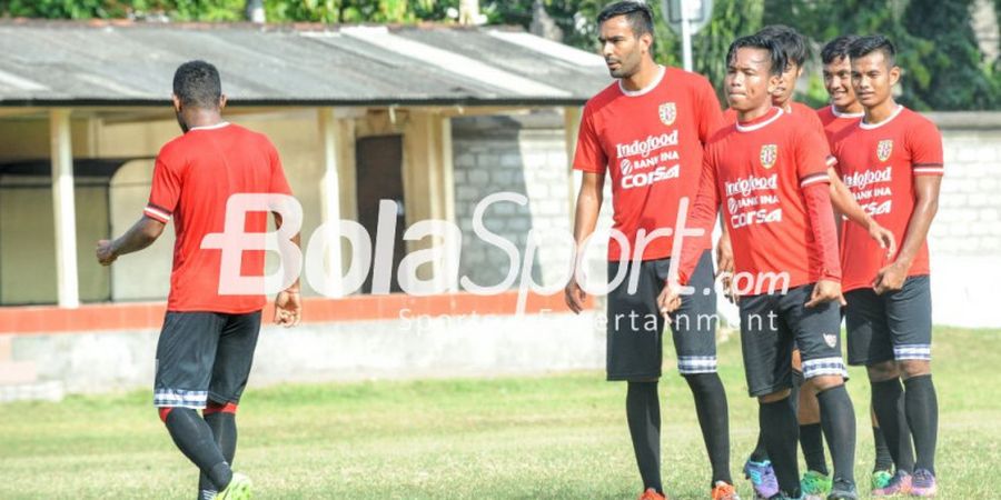 Kocak! Begini Aksi I Gede Sukadana di Depan Skuat Bali United