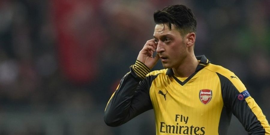 Sudah Hampir Hengkang, Mesut Oezil Masih Repotkan Arsenal