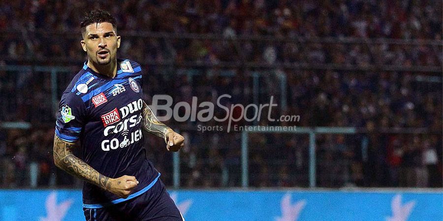 Resmi! Arema FC Perpanjang Kontrak Stopper Asing asal Brasil