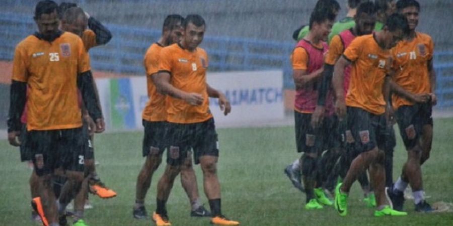 Berhamburan, Skuat Borneo FC Lari Kepanikan Saat Digoncang Gempa Berkekuatan 6,2 SR