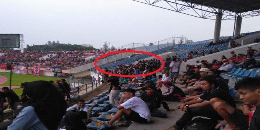 Laga Uji Coba, Suporter Persibat Batang Meriahkan Stadion Manahan