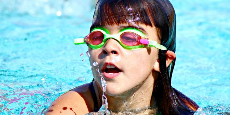 Ini Tips Ampuh Mengatasi Rambut yang Terasa Kasar Seterlah Berenang