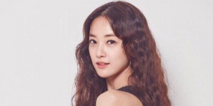 Di Balik Gosip Panas bersama Artis Korea, Lee Joo Yeon Ternyata Miliki Tampilan Sporty yang Bisa Bikin Kamu Malas Berkedip 