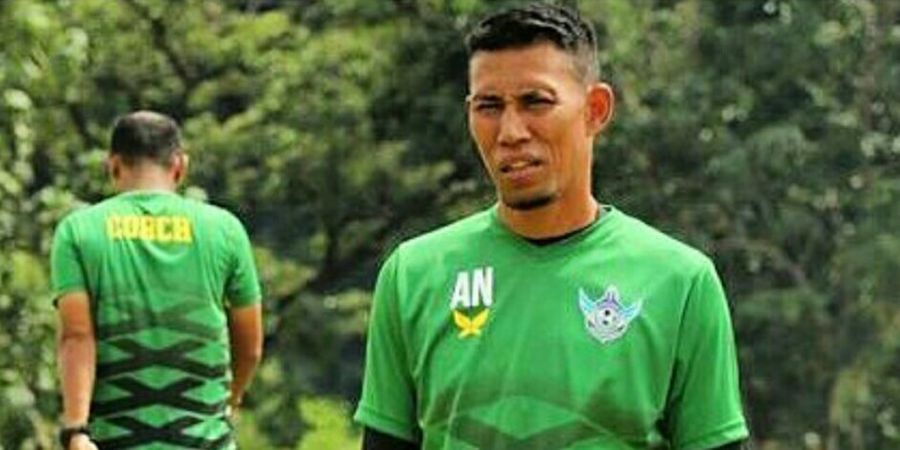 Keputusan Aneh Persegres, Sisa Liga 1 Musim 2017 Mungkin Tanpa Pelatih Kiper