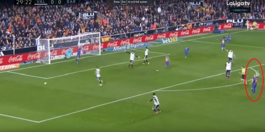 VIDEO : Andres Iniesta Lakukan Hal yang Berbeda saat Rekan-rekannya Selebrasi Gol Hantu Messi