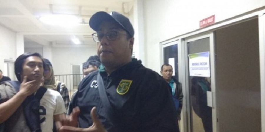 Selain Pelatih, Bonek Juga Tuntut Manajer Persebaya Mundur dari Jabatan