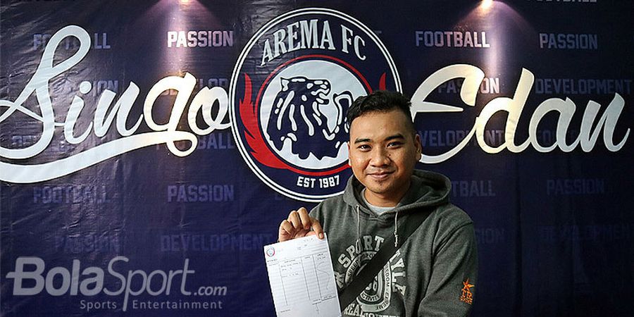 Sosok Pembeli Pertama Jersey Arema Musim 2018, Ternyata Bukan Aremania