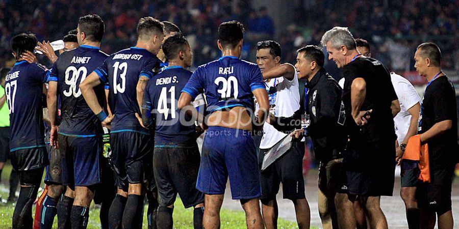 Arema FC dan Bhayangkara FC Bermain Imbang di Babak Pertama