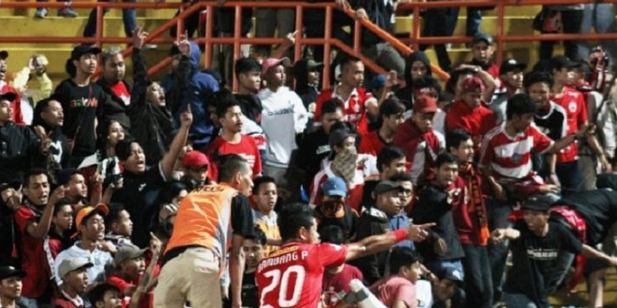 Aksi Rasis Suporter Bisa Membuat Liga 1 Tak Lagi 90 Menit