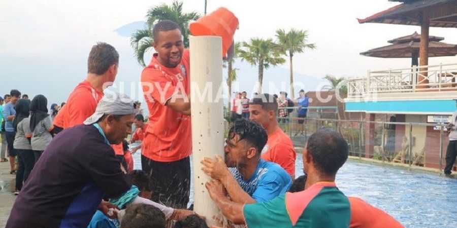 Berada di Zona Degradasi, Skuat Arema FC Malah Gelar Outbond Jelang Lawan Persib