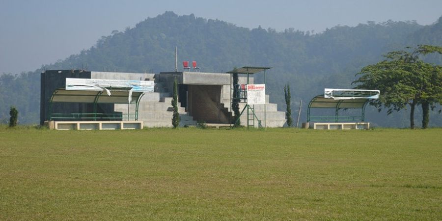 Miliki Lapangan Sepak Bola Ciamik, Begini Perawatan yang Dilakukan oleh Kepala Desa Plumbon