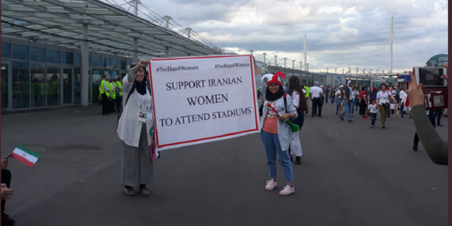 Aktivis Perempuan Iran Ditahan oleh Pihak Keamanan Stadion karena Sebuah Spanduk