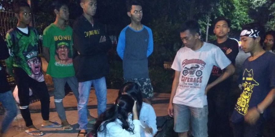 Aksi Solidaritas Bonek Terhadap Korban Tabrakan di Area Stadion Manahan