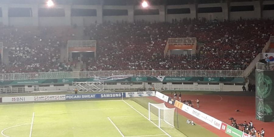 Final Sepak Bola Asian Games 2018 - Pendukung Korsel Bawa Spanduk Ucapan Terima Kasih untuk Indonesia