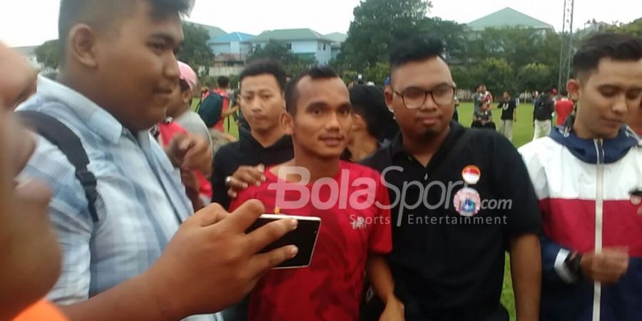 Antusiasme Jakmania pada Latihan Perdana Persija, Pemain pun Kewalahan