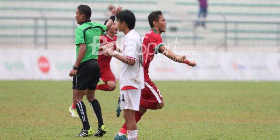 Rayakan Idul Adha, Rezaldi Hehanusa Tersenyum Saat Foto dengan Sapi