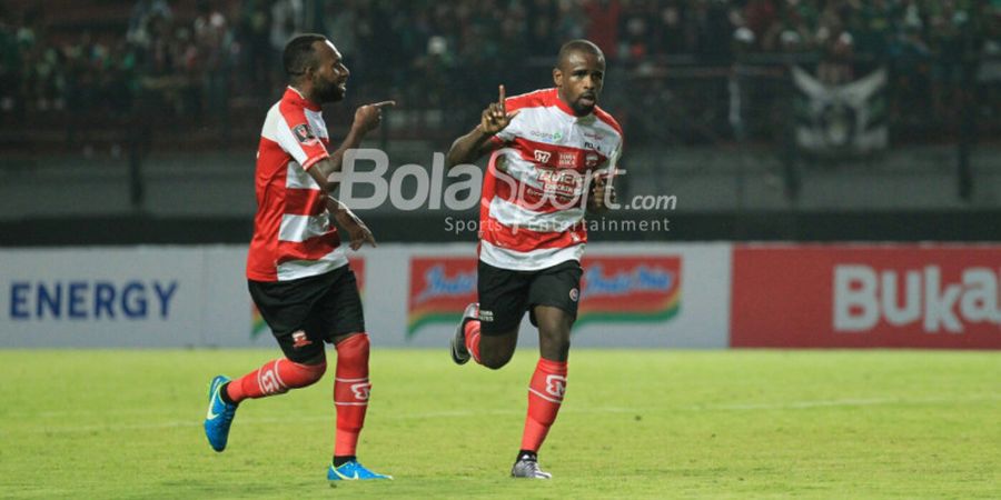 Madura United Vs Perseru Serui - Pesta Gol Untuk Greg Nwokolo dkk