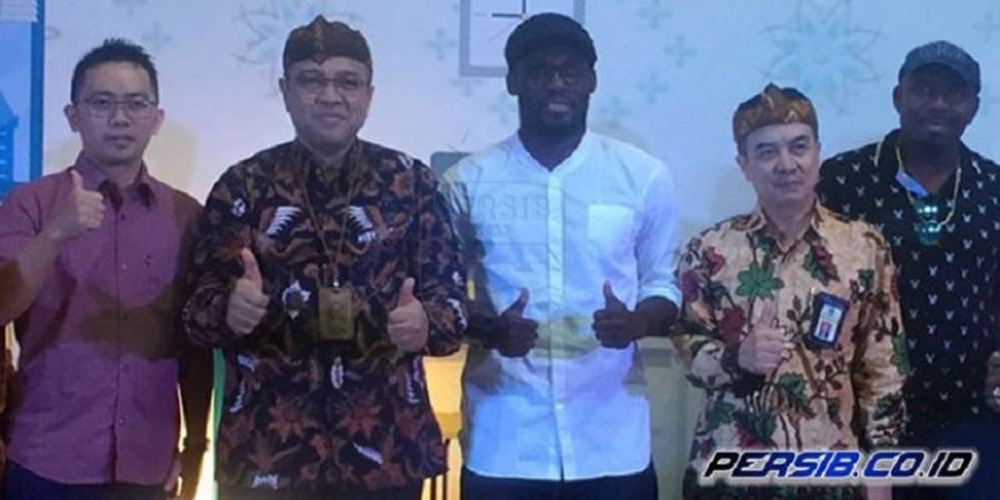 Wajib Dicontoh! Michael Essien Sebut Bayar Pajak itu Keren