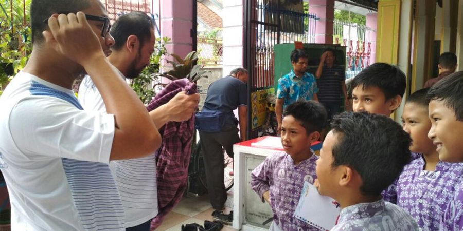 Persija Vs Persib - Masih Kecil, Anak-anak Ini Lontarkan Pernyataan kepada Oficial Persib yang Bikin Geleng-geleng Kepala