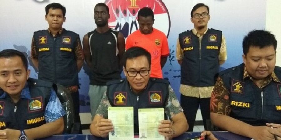 Berniat Jadi Pemain Bola Profesional, Dua WNA Malah Ditangkap Polisi saat Sedang Main Tarkam