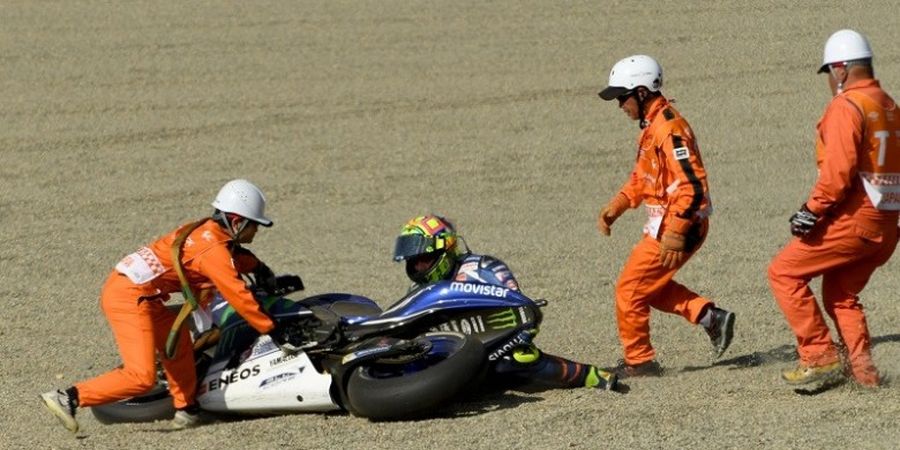 Begini Kelakuan Nyeleneh Para Marshal Sembari Menunggu Digelarnya Balapan MotoGP Inggris