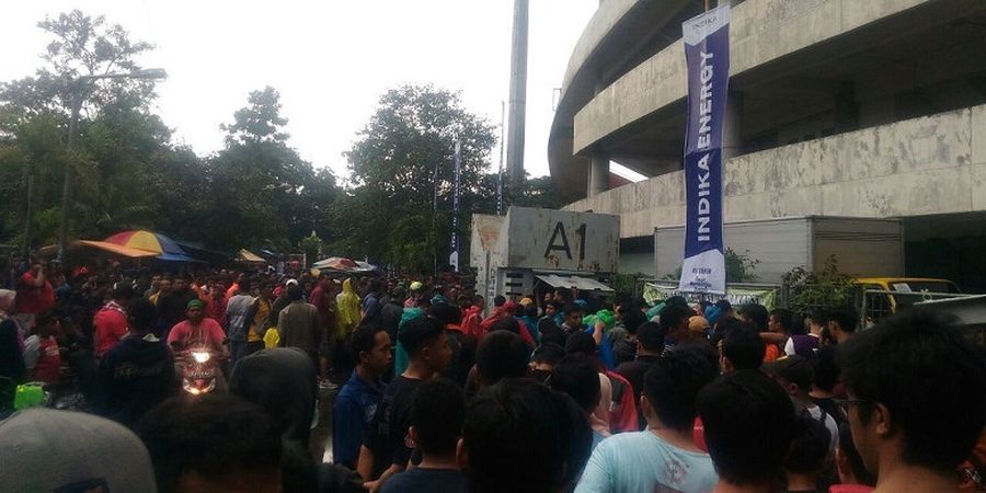 PSMS Vs Persija - H-3 Jam Pertandingan, Stadion Manahan Diguyur Hujan