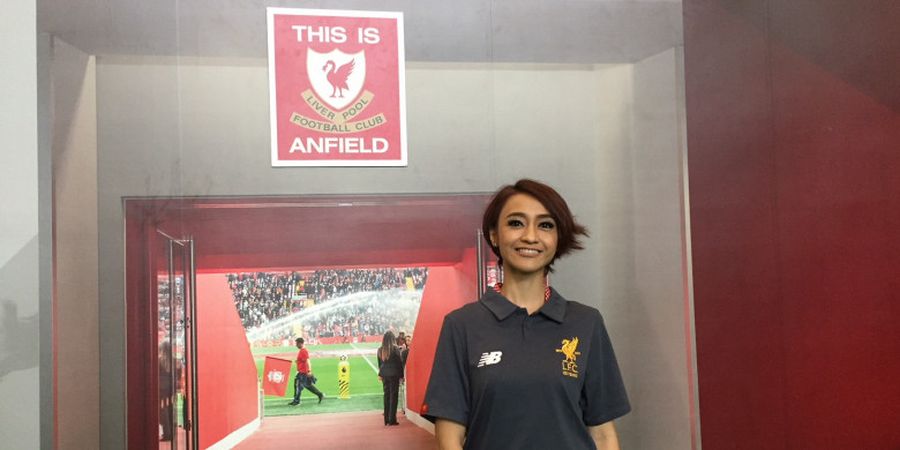 Dukung Manchester United, Presenter Cantik Ini Tetap Apresiasi Liverpool