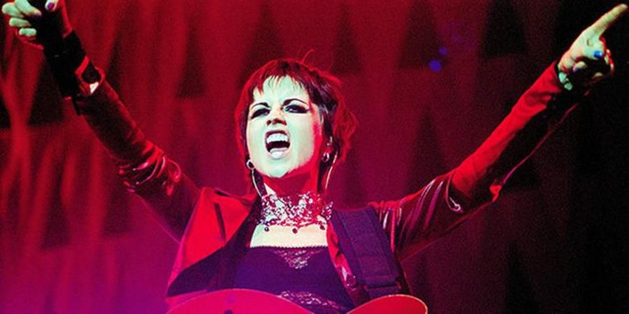 Dolores O'Riordan bersama The Cranberries Pernah Manggung di 7 Stadion Megah Ini