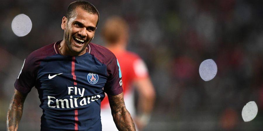 Dani Alves Ungkap Cerita Terkait Insiden Rebutan antara Dirinya, Neymar, dan Edinson Cavani