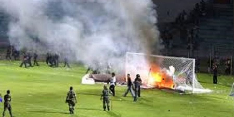 Sejarah Hari Ini - Catatan Hitam, Gejolak Aremania di Stadion Brawijaya Kediri