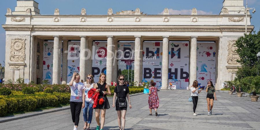 Gorky Park, Taman Glasnot di Bantaran Sungai Moskow