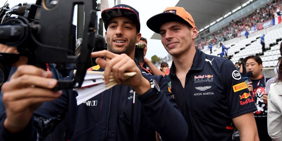 Meski Dikenal Sebagai Rekan Setim yang Kompak, Daniel Ricciardo Pernah Ingin Melempar Helmnya ke Arah Max Verstappen