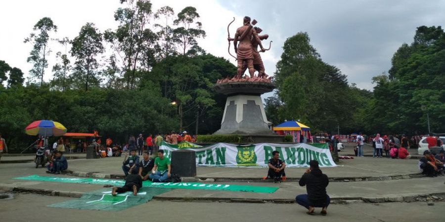 Persija Vs PSMS - Satu Jam Jelang Kick-off,  Stadion Manahan Masih 'Sunyi'