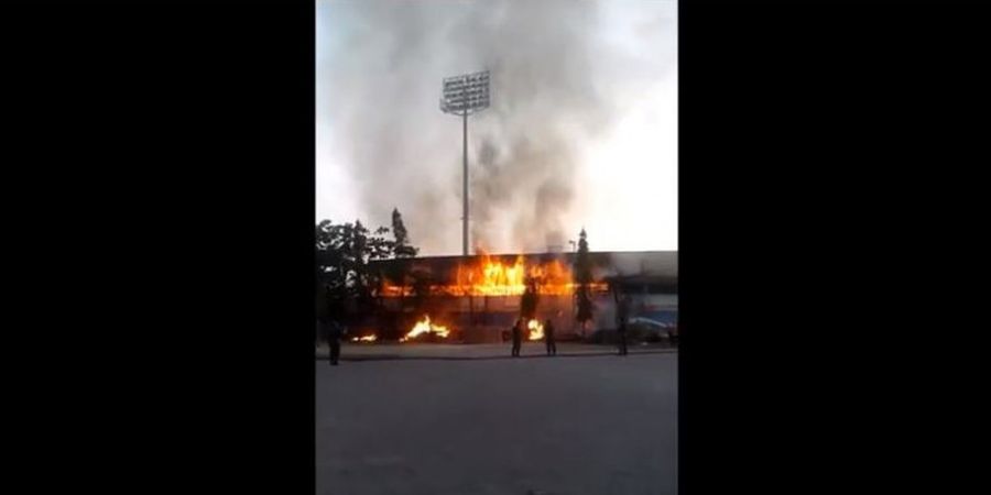 BREAKING NEWS - Stadion Surajaya Kebakaran, Dua Tukang Jadi Korban