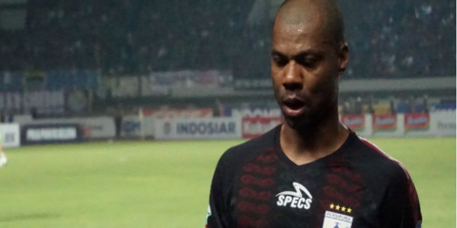 Persipura Vs PSM Makassar - Hilton Moreira Terjatuh dan Sempat Menggerang, Babak Pertama Tanpa Gol