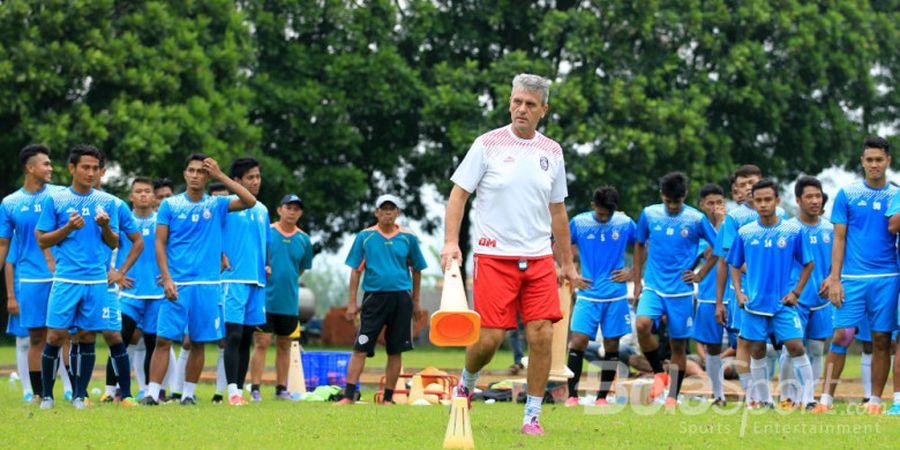 Arema FC Resmi Pecat Pelatih asal Serbia