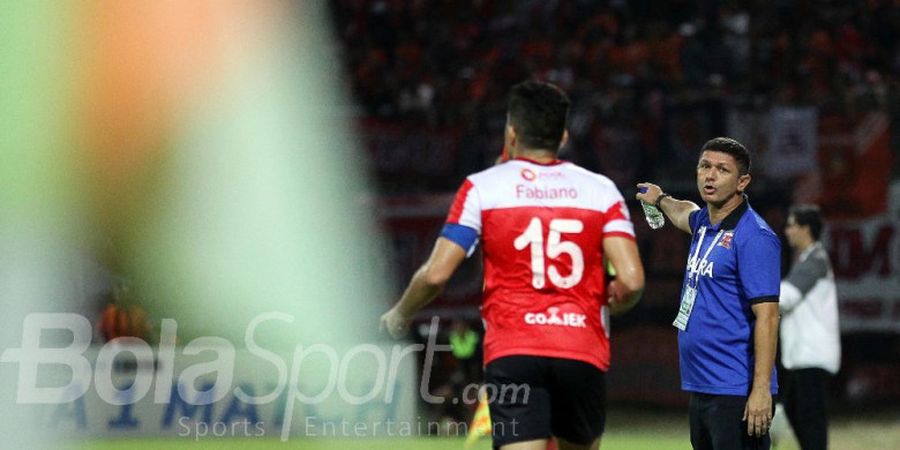 Tak Mau Pikir Polemik Wasit Asing Hasan Akrami, Pelatih Madura United Pilih Lakukan Hal Ini