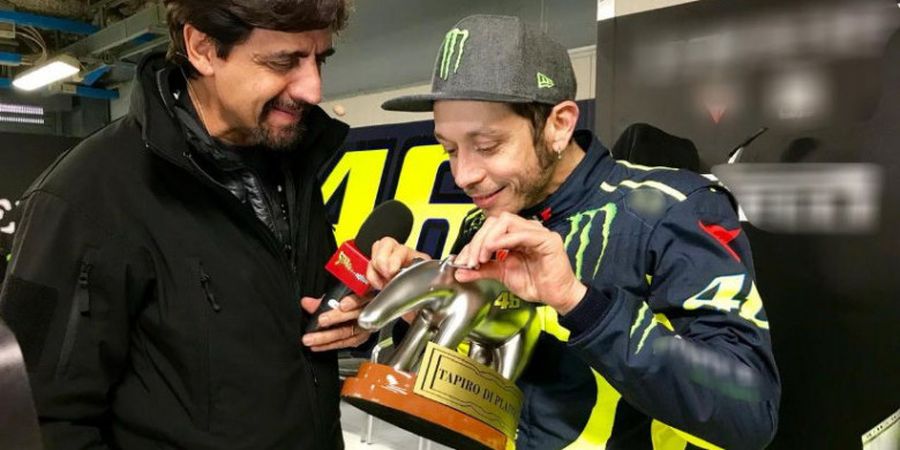 Akhiri Musim 2018 Tanpa Kemenangan, Valentino Rossi Justru Mendapat Trofi Penghargaan