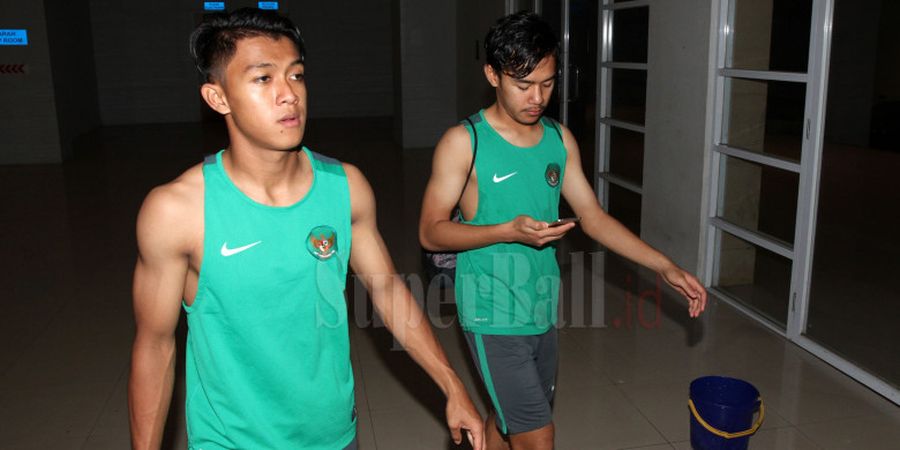 Indonesia Vs Singapura - Jelang Pertandingan, Febri Hariyadi dan Hanif Sjahbandi Eksis di Tengah Lapangan