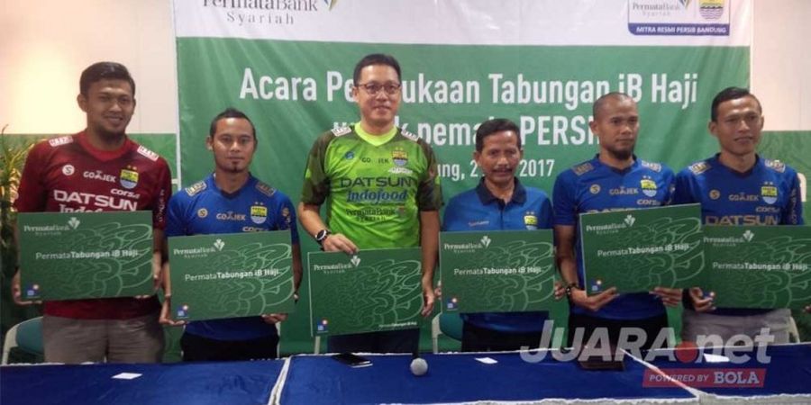 Pemain dan Pelatih Persib Membuka Tabungan iB Haji