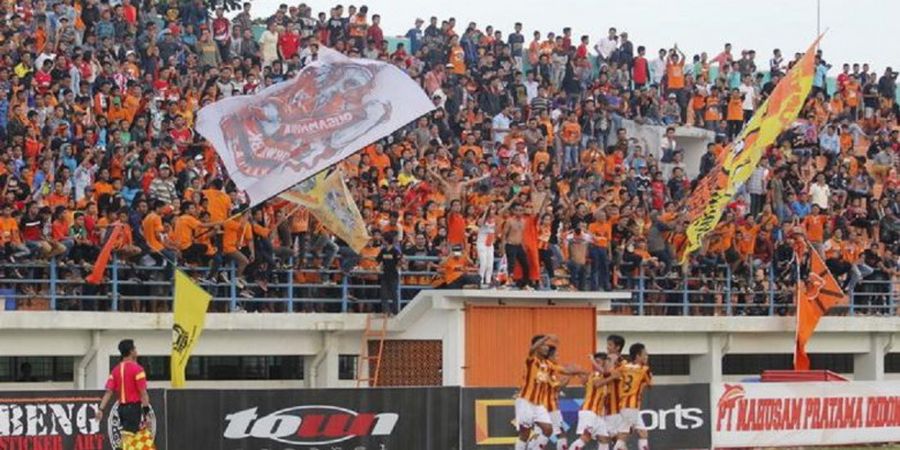 Ratusan Suporter Borneo FC Serbu Banjarmasin Demi Borneo FC, Ada yang Nekat Memakai Moda Transportasi Ini