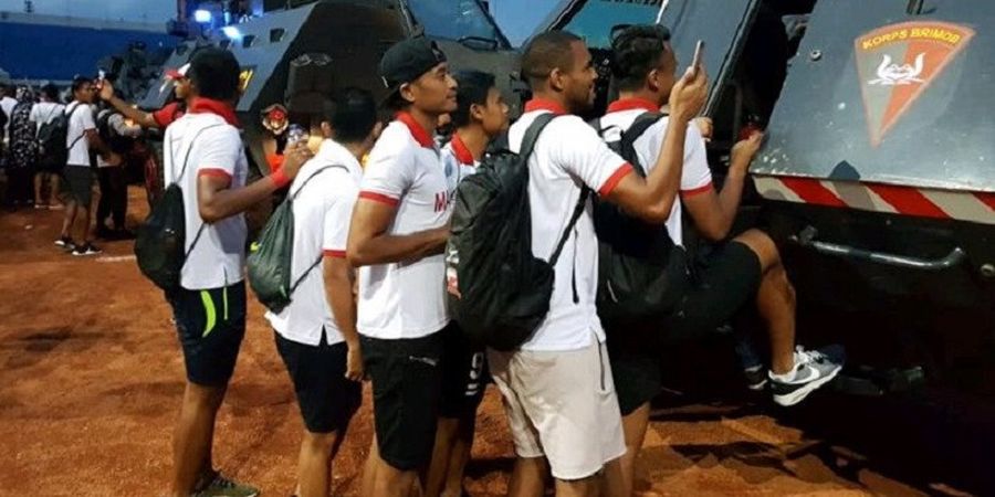 Bobotoh Unjuk Rasa, Pemain Madura United Kembali ke Hotel Menggunakan Kendaraan Lapis Baja